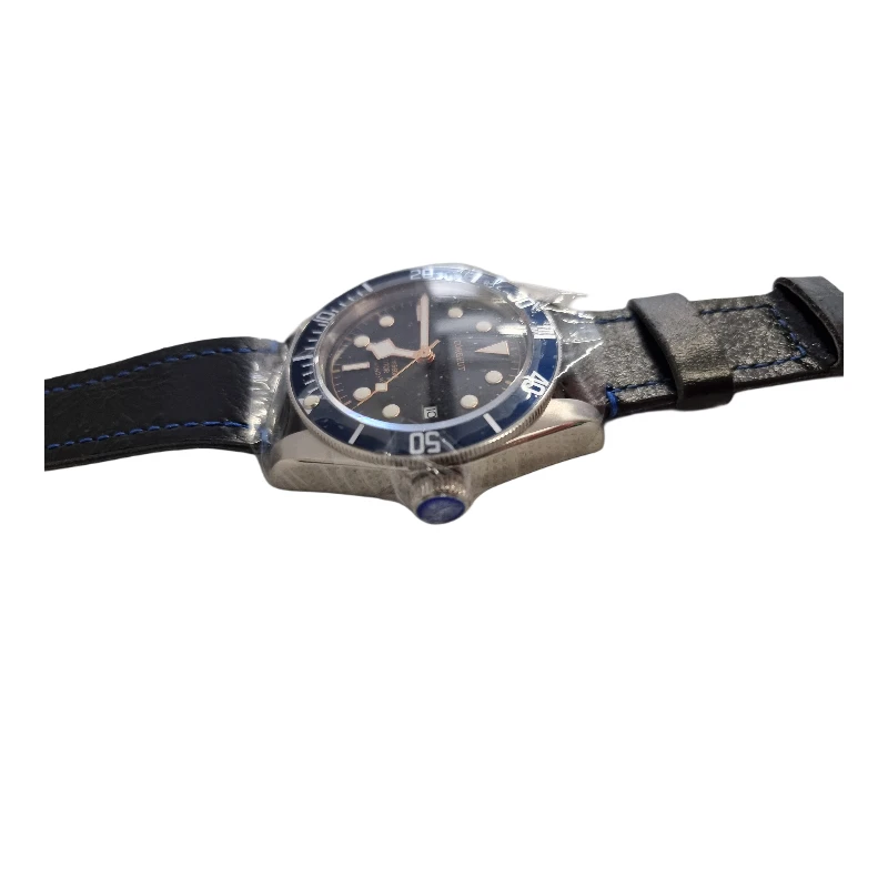 Чоловічий аналоговий годинник з чорним ремінцем та синьою циферблатом