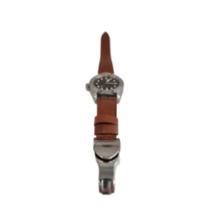 zegarek męski z brązowym paskiem widok z boku