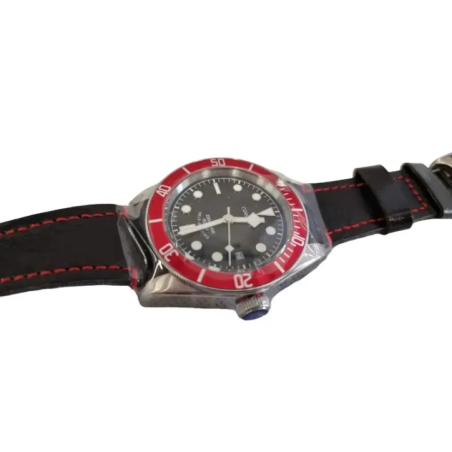men's sports watch side view of dial and strap