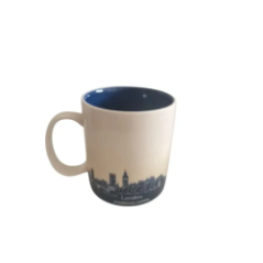 ansicht des innenraums der keramiktasse navyblaues innere