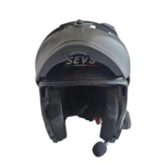 kask motocyklowy SEVS widok przód z interkomem i mikrofonem