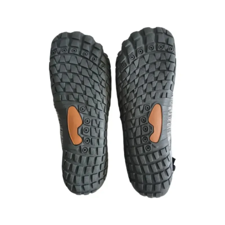 Водні та спортивні черевики з антиковзною підошвою