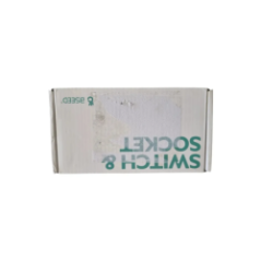 фронтальний вигляд набору електричних вимикачів та розеток