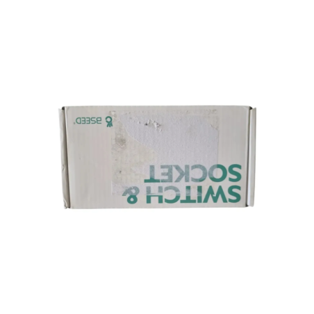 фронтальний вигляд набору електричних вимикачів та розеток