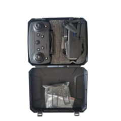 Transportkoffer mit Drohne und Controller von oben