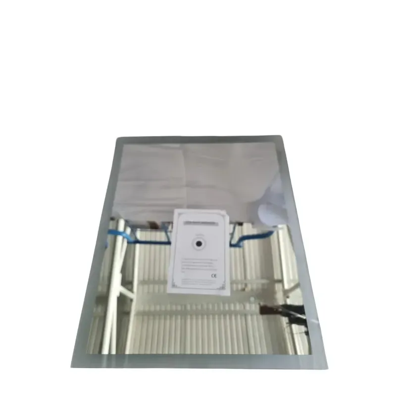 Lustro ścienne z ukrytą kamerą rejestrującą