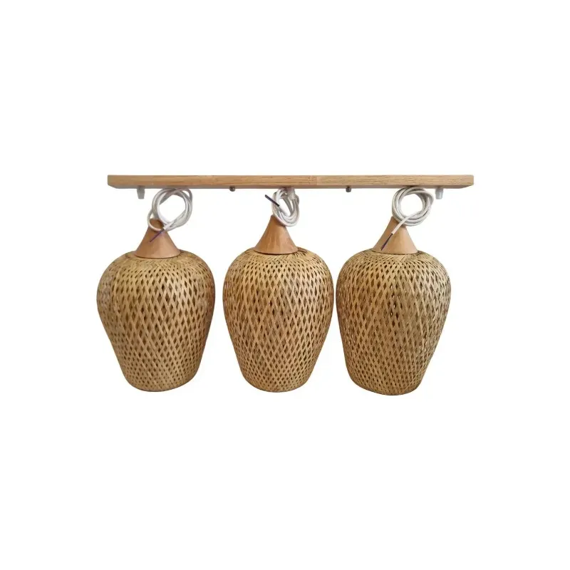 Lampa wisząca z trzema abażurami z rattanu