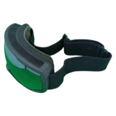 Widok od środka gogli z piankową wyściółką i przezroczystą soczewką