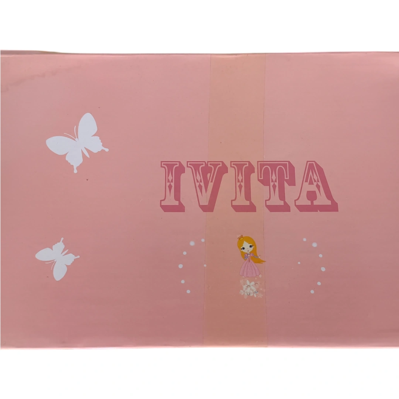 Realistische Puppe im roten Outfit IVITA