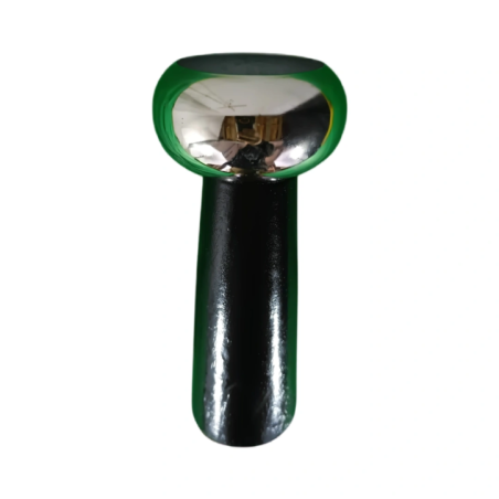 Metall-Eisbrecher mit schwarzem Griff