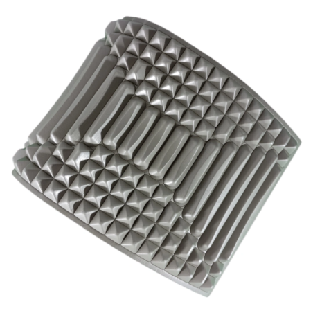 упаковка масажного килимка в пластиковій плівці з логістичною етикеткою