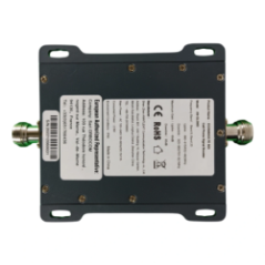 Widok wzmacniacza sygnału z portami antenowymi