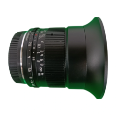 Vorderseite des TTArtisan 10mm F2 Objektivs mit sichtbarem Objektiv