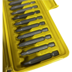 Detail des Metallhalters mit blauem Einstellring und Adaptern