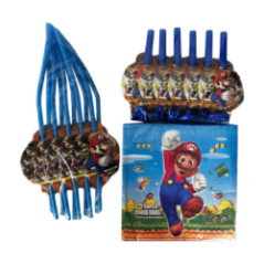 plastikowe trąbki i papierowe serwetki z motywem Super Mario