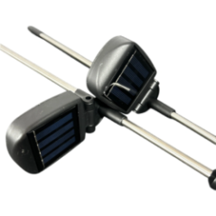 Zbliżenie na panele solarne lamp ogrodowych